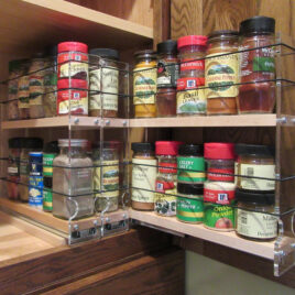 C&M Spice Cylinder Empty With 5 chambers for storage of any herbs, spices and more, plus a small footprint means having an organised spice cupboard has never been easier. Simply dispense your favourite flavours by choosing your ingredient with the intuative chamber select system and then moving the slider from closed to either pour or sprinkle