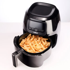 SAF12 SALTON DIGITAL AIR FRYER 1500W With rapid air circulation technology to cook food faster and save energy Healthier alternative to frying. 7 pre-set cooking functions and a pre-heat function. 4.2L inner pot capacity with 3.5L removable basket Adjustable temperature ranges from 80°C to 200°C Auto shut-off & pause function. Soft touch control panel Timer up to 60minutes