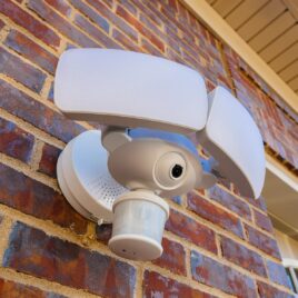 SMART FLOODLIGHT CAMERA